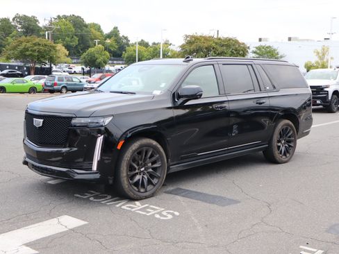 Used 2023 Cadillac Escalade ESV Sport w/ LPO, ONYX Package AWD/4WD image 5