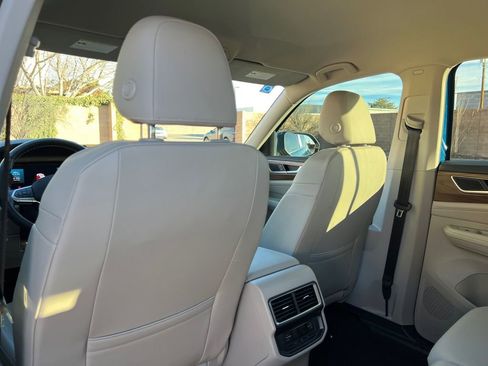 Used 2025 Volkswagen Atlas SE image 19