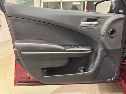Used 2019 Dodge Charger SXT image 13