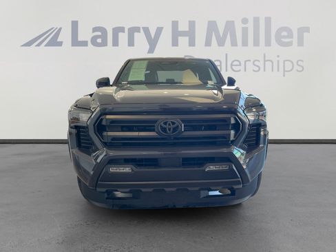 Certified 2025 Toyota Tacoma SR5 AWD/4WD image 8
