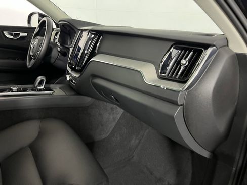 Used 2025 Volvo XC60 B5 Plus image 32