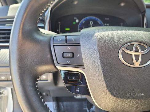 Used 2025 Toyota Camry SE FWD image 23