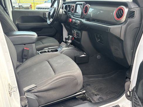Used 2020 Jeep Wrangler Unlimited Sahara AWD/4WD image 18