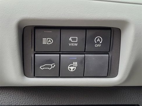 Used 2024 Toyota Highlander Platinum image 11