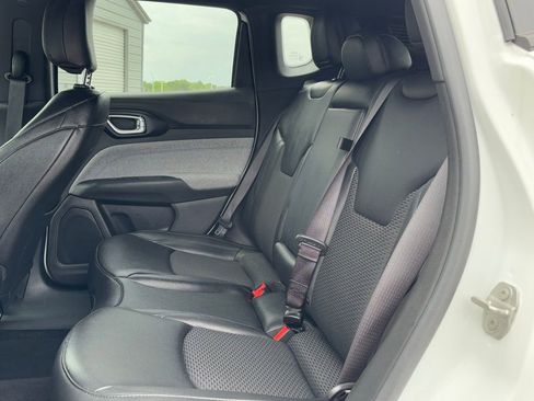 Used 2024 Jeep Compass Latitude image 8