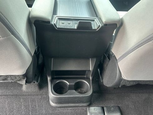 Used 2025 Toyota Sienna LE AWD/4WD image 19