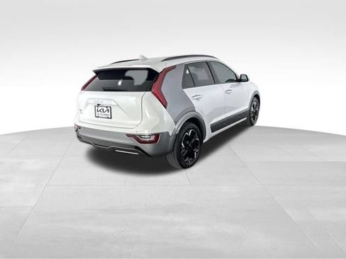 Certified 2024 Kia Niro Wave w/ Wave Preserve Package FWD image 7