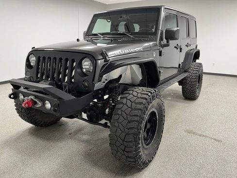 Used 2017 Jeep Wrangler Unlimited Rubicon w/ Connectivity Group AWD/4WD image 4