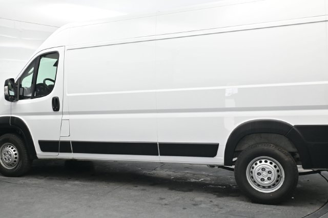 Used 2026 RAM ProMaster 2500 w/ Convenience Group FWD image 4