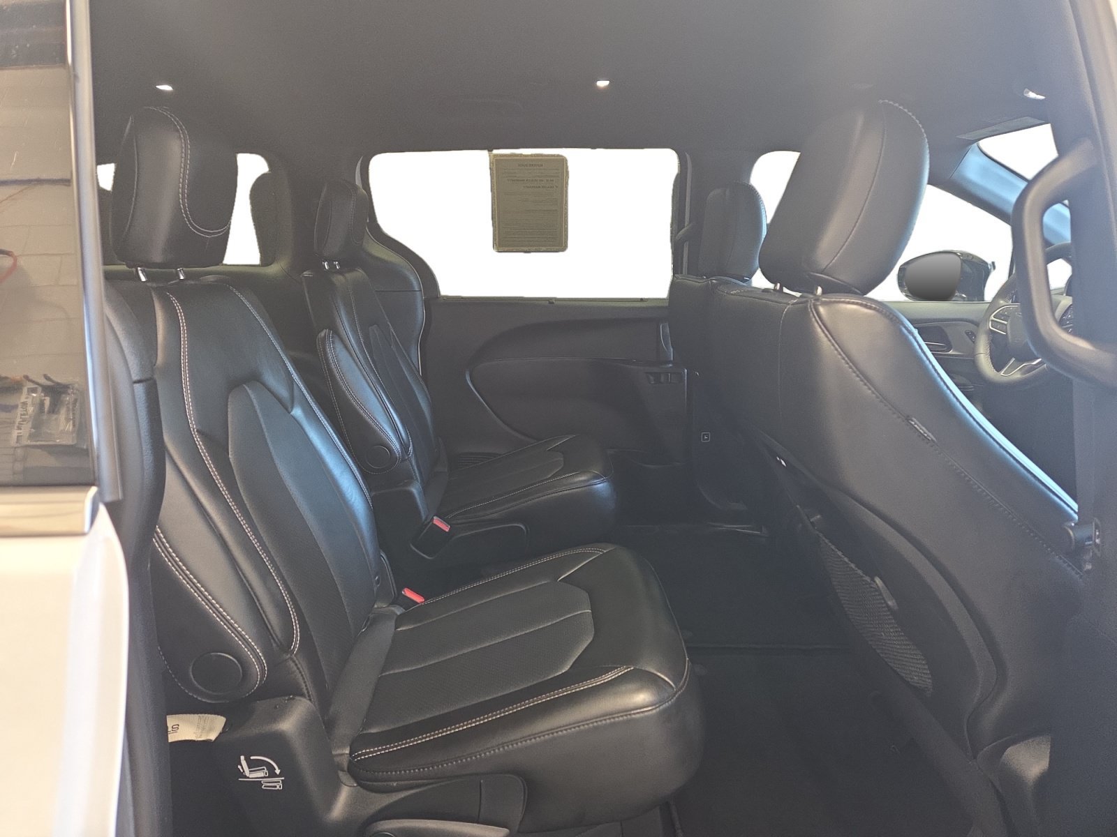Used 2025 Chrysler Pacifica Select FWD image 26