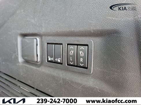 Used 2022 Chevrolet Suburban RST w/ Luxury Package AWD/4WD image 13