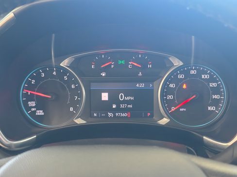 Used 2019 Chevrolet Equinox LT w/ Sun & Navigation Package FWD image 18