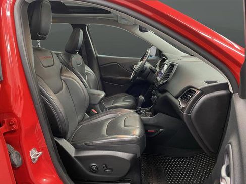 Used 2019 Jeep Cherokee Trailhawk image 34