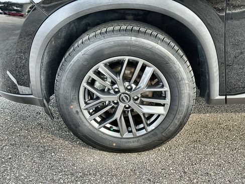 Used 2024 Nissan Rogue S AWD/4WD image 13
