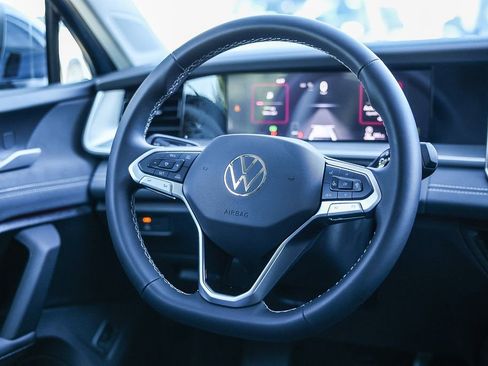 New 2025 Volkswagen Tiguan SE image 25