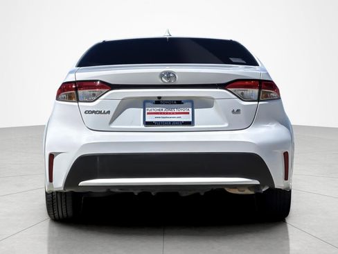 Used 2022 Toyota Corolla LE image 4