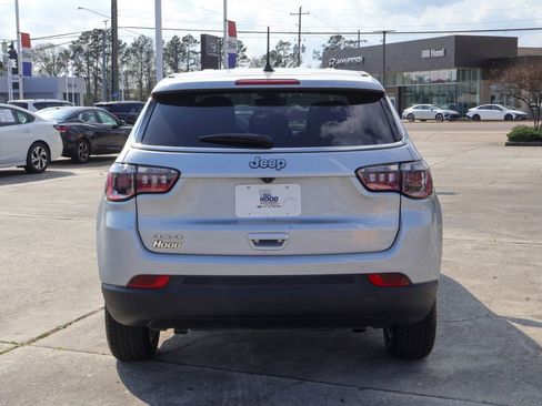 Used 2024 Jeep Compass Sport image 18