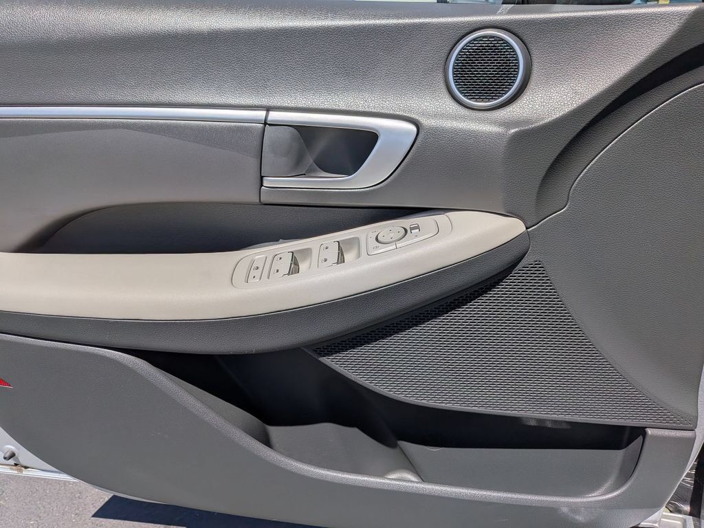 Used 2025 Hyundai Sonata SEL FWD image 11