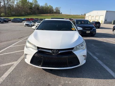 Used 2017 Toyota Camry SE w/ Moonroof Package image 3