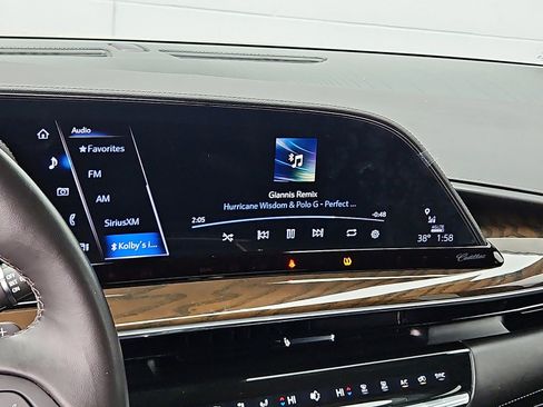 Certified 2024 Cadillac Escalade Premium Luxury Platinum w/ Heavy-Duty Trailer Package image 17