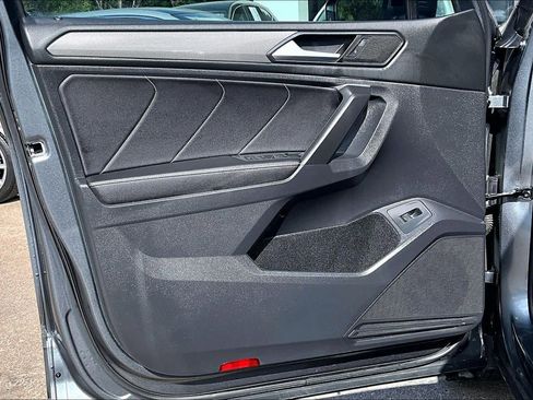 Used 2024 Volkswagen Tiguan SE image 21