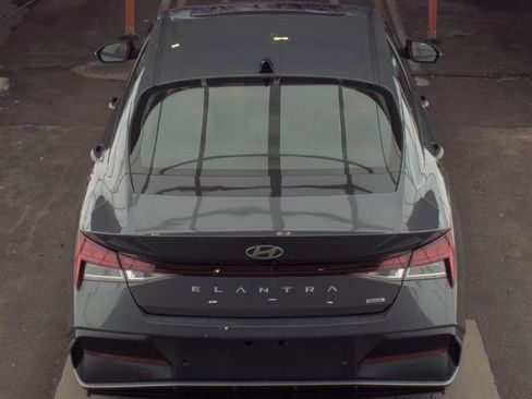 Used 2024 Hyundai Elantra Limited image 4