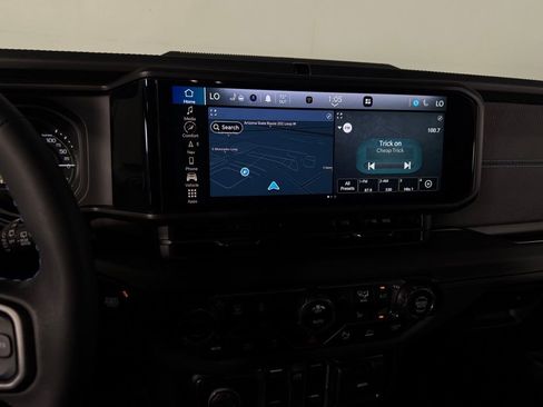 Used 2024 Jeep Wrangler Unlimited Rubicon 4xe image 17