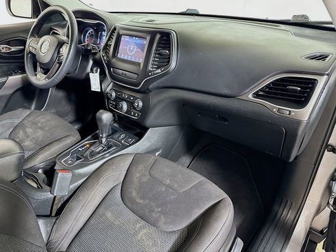 Used 2019 Jeep Cherokee Latitude w/ Popular Appearance Group image 26
