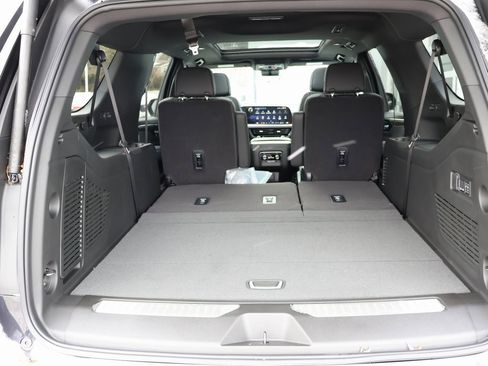 New 2025 Chevrolet Suburban High Country image 37