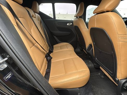 Used 2020 Volvo XC40 T5 Momentum w/ Protection Package Premier image 26