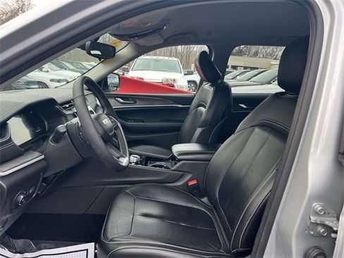 Certified 2023 Jeep Grand Cherokee Limited image 13