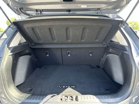 Used 2024 Hyundai Venue SEL FWD image 24