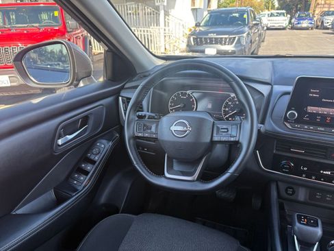 Used 2025 Nissan Rogue SV FWD image 36