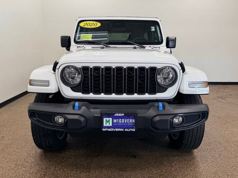 Used 2024 Jeep Wrangler Unlimited w/ Convenience Group AWD/4WD image 10
