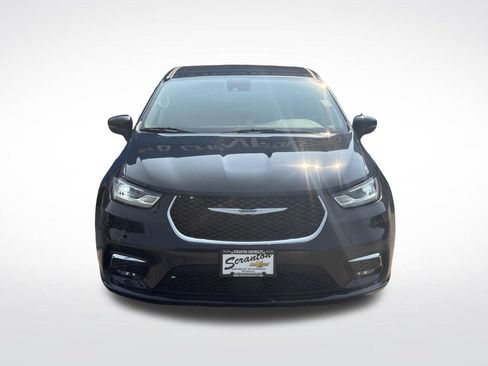 Used 2023 Chrysler Pacifica Touring-L FWD image 9