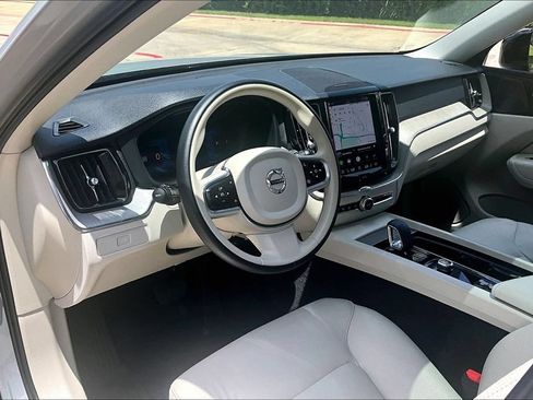 Certified 2024 Volvo XC60 B5 Plus w/ Protection Package Premier AWD/4WD image 17
