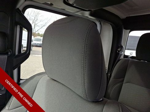 Used 2022 Jeep Gladiator Sport AWD/4WD image 17