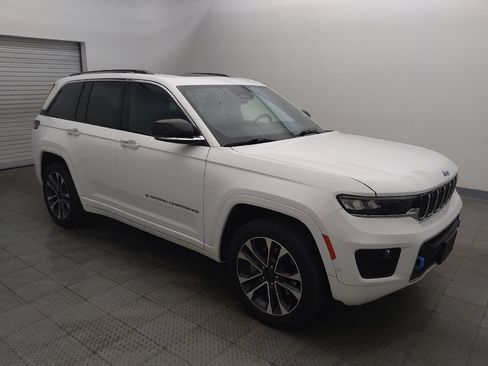 Used 2022 Jeep Grand Cherokee Overland w/ Luxury Tech Group IV AWD/4WD image 11