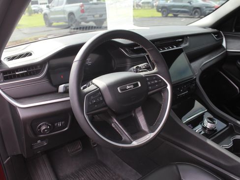 Used 2024 Jeep Grand Cherokee L Limited w/ Luxury Tech Group II AWD/4WD image 13