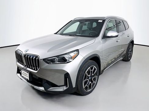Used 2023 BMW X1 xDrive28i w/ Premium Package image 3