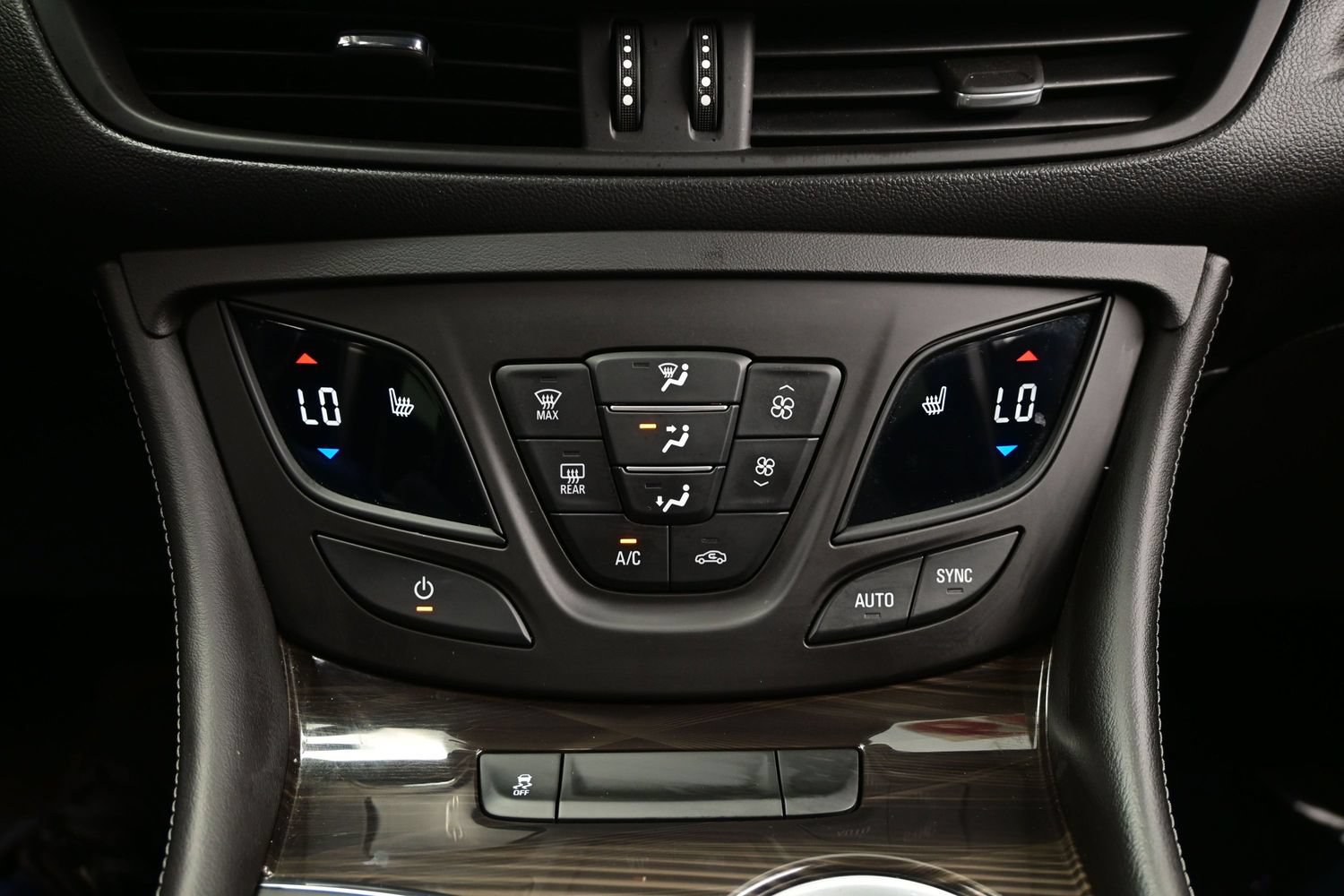 Used 2019 Buick Envision Premium AWD/4WD image 22