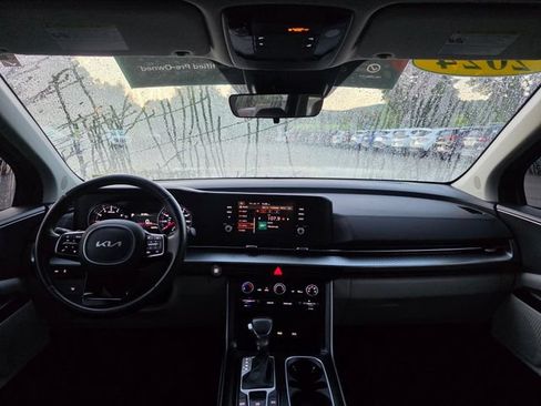 Certified 2024 Kia Carnival LX FWD image 19