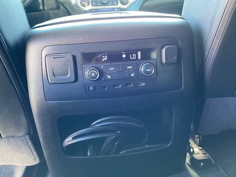 Used 2019 GMC Yukon SLT w/ Graphite Performance Edition image 17