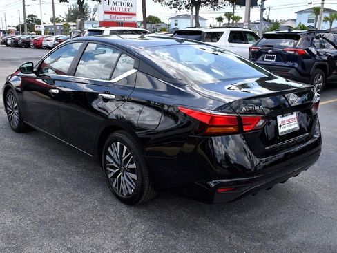 Used 2025 Nissan Altima 2.5 SV image 4
