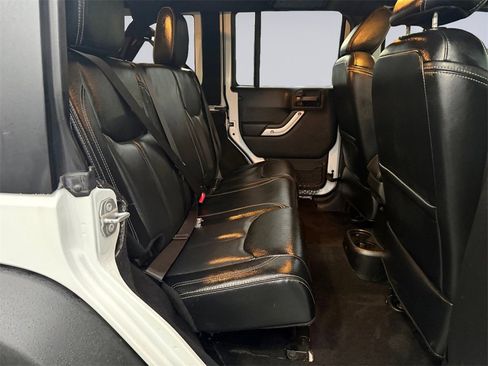 Used 2017 Jeep Wrangler Unlimited Rubicon image 18