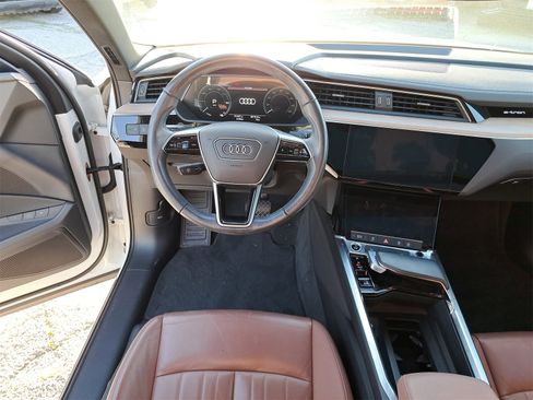 Used 2024 Audi Q8 e-tron Premium image 6