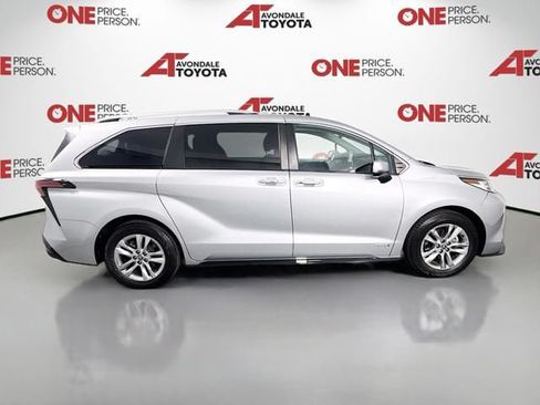 Certified 2021 Toyota Sienna Limited FWD image 9
