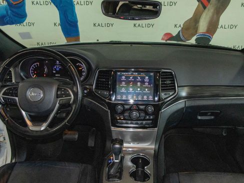 Used 2022 Jeep Grand Cherokee Limited image 3