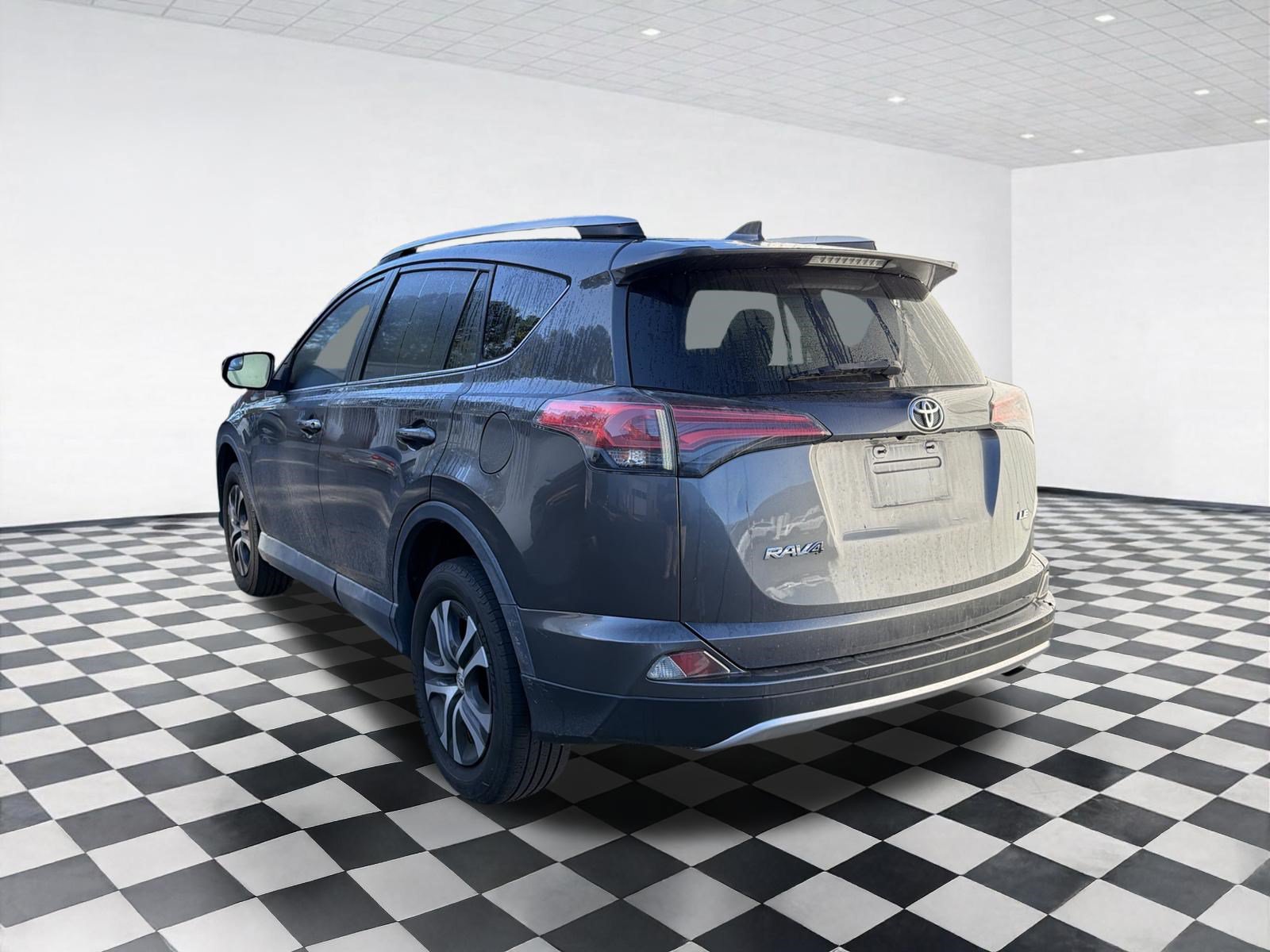 Used 2016 Toyota RAV4 LE FWD image 4