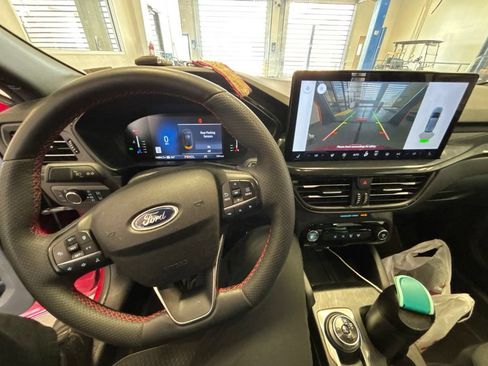 Used 2023 Ford Escape ST-Line w/ Tech Pack #1 AWD/4WD image 5